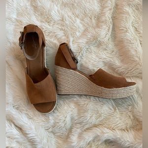 Universal Thread tan wedges